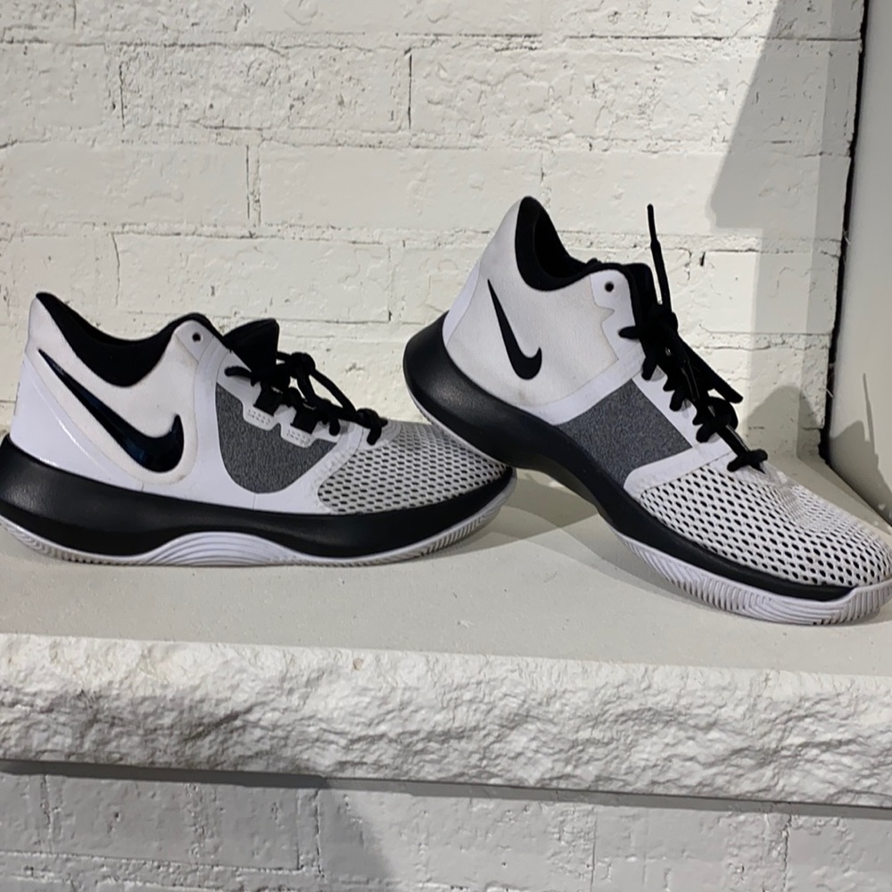 Nike Men’s. ‘Air Precision II’ size 6. Worn once. Excellent condition.